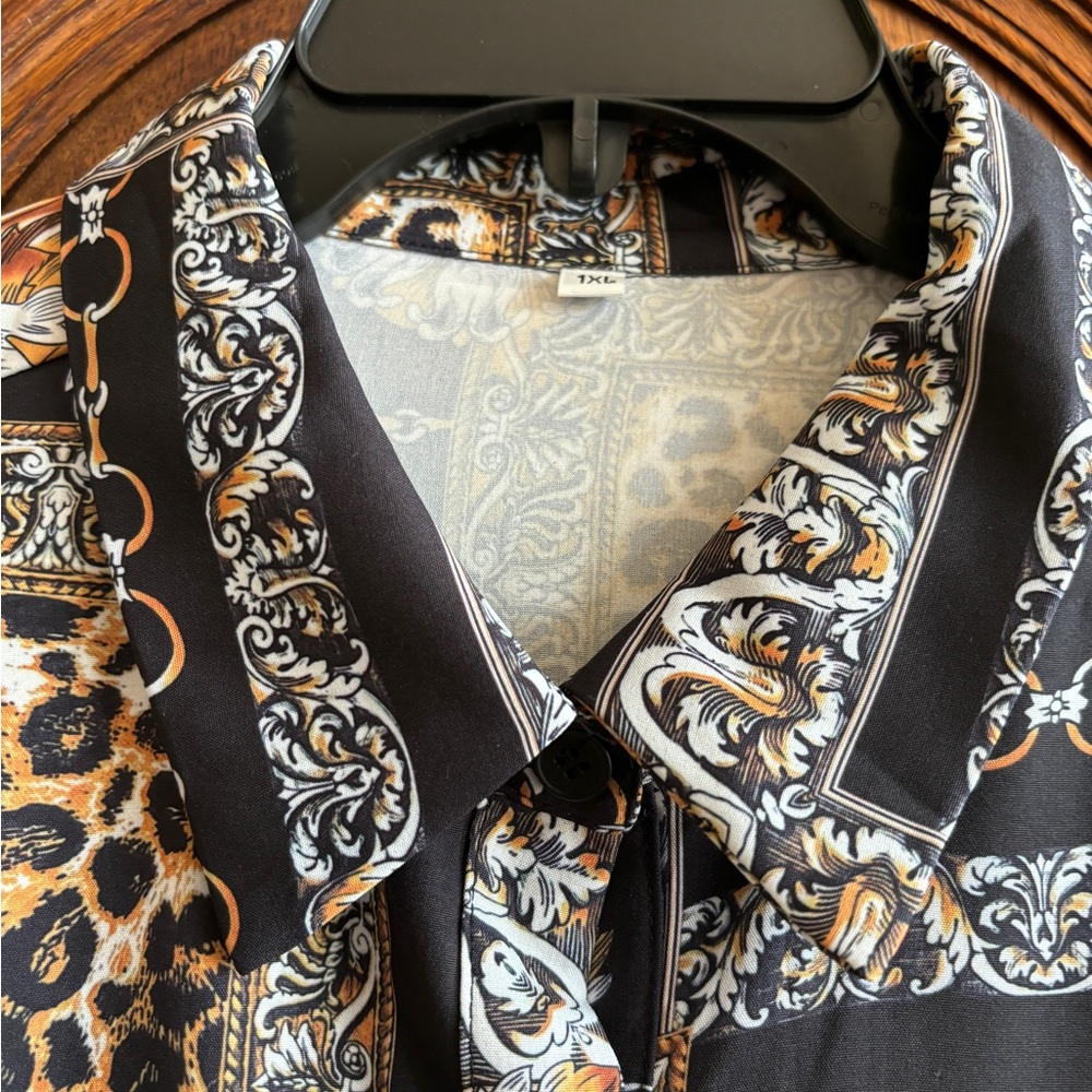 NWT- BLOUSE - Picture 7 of 14